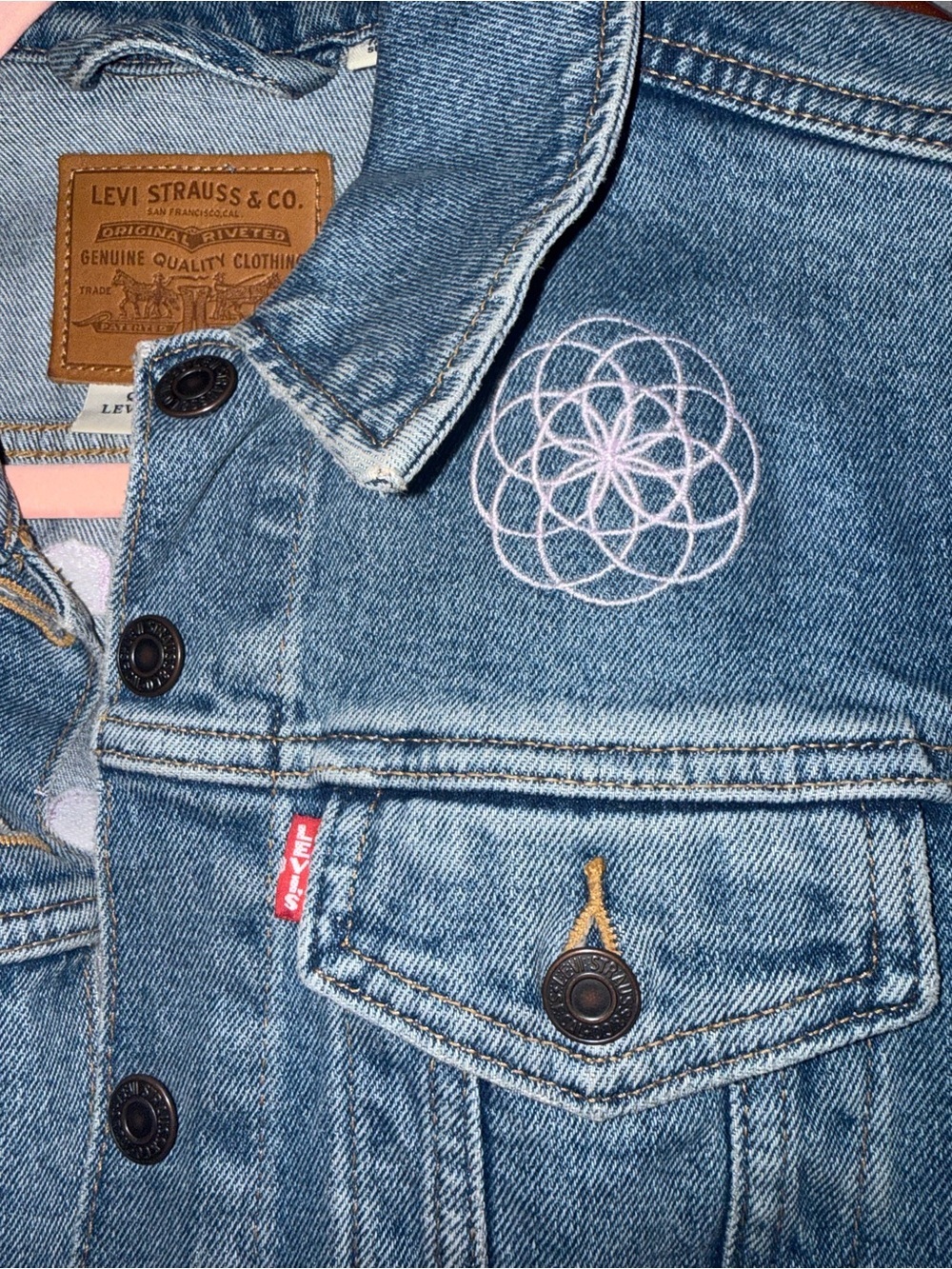 Levi’s Premium Denim Jacket Large Custom Embroidered Graphic Back - Picture 4 of 4